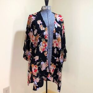Women's kimono style wrap with raglan sleeves